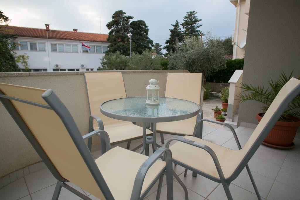 Apartments Rina Novalja Exterior photo