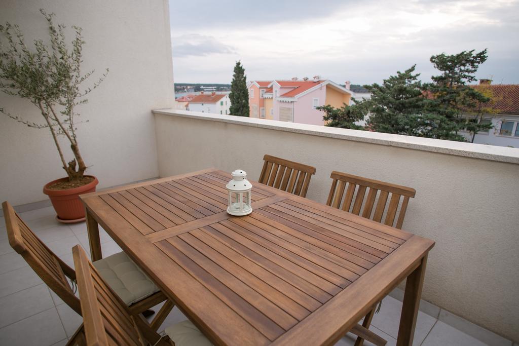 Apartments Rina Novalja Exterior photo