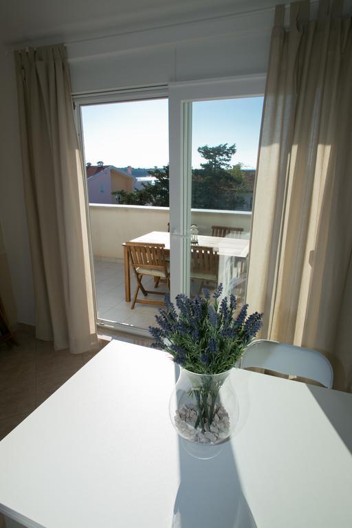 Apartments Rina Novalja Exterior photo